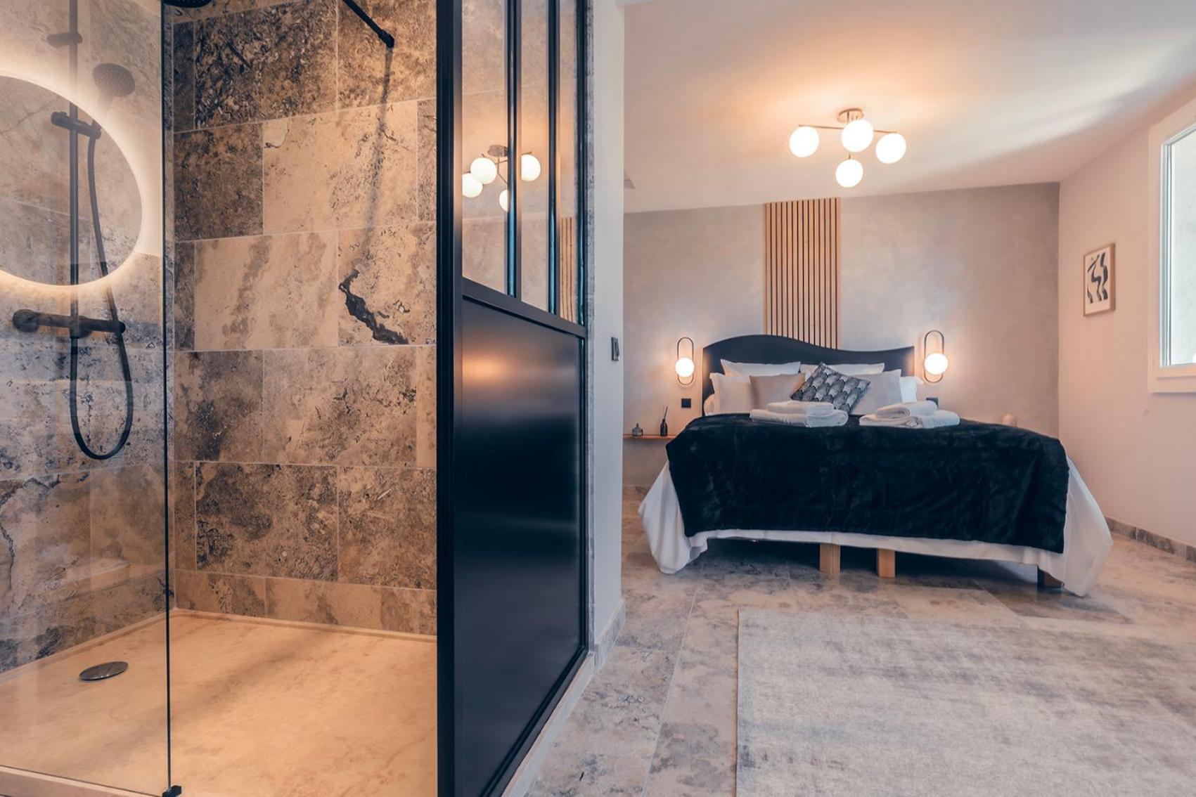 Les Suites De L'Etang Cucuron Extérieur photo