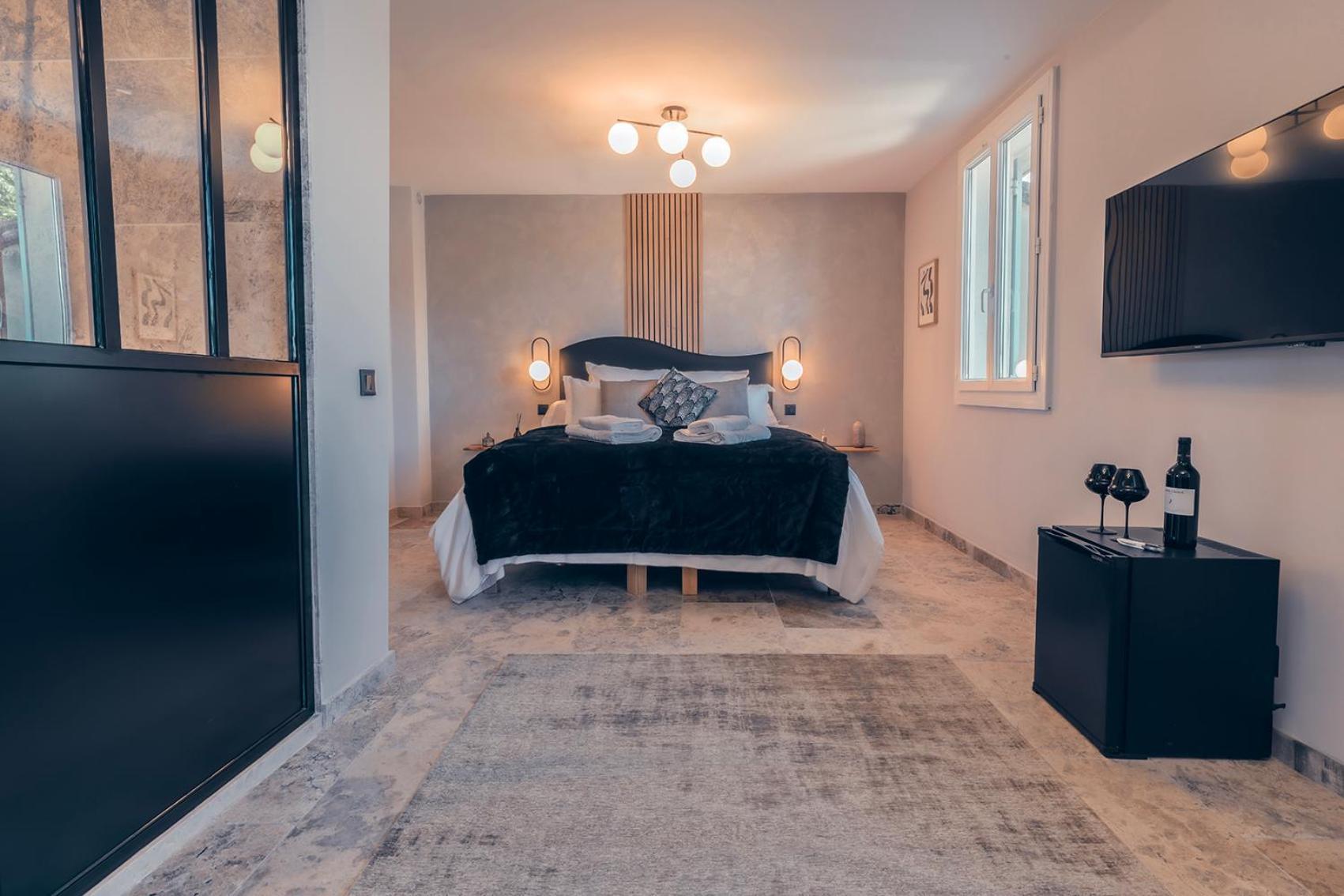 Les Suites De L'Etang Cucuron Extérieur photo