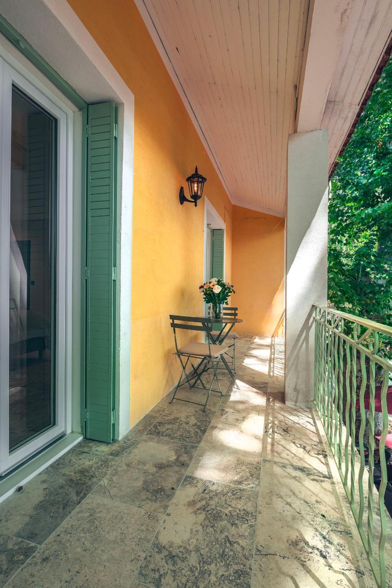 Les Suites De L'Etang Cucuron Extérieur photo