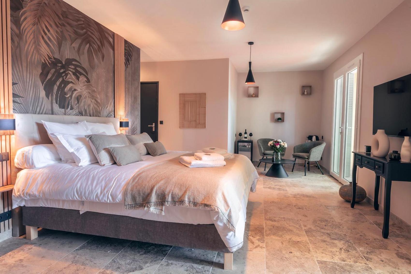 Les Suites De L'Etang Cucuron Extérieur photo