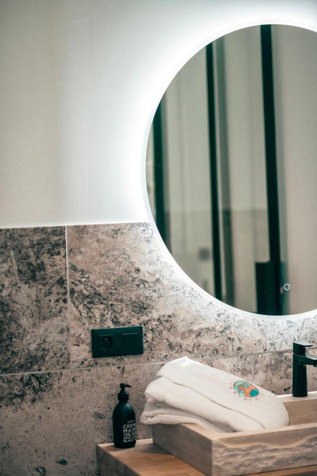 Les Suites De L'Etang Cucuron Extérieur photo
