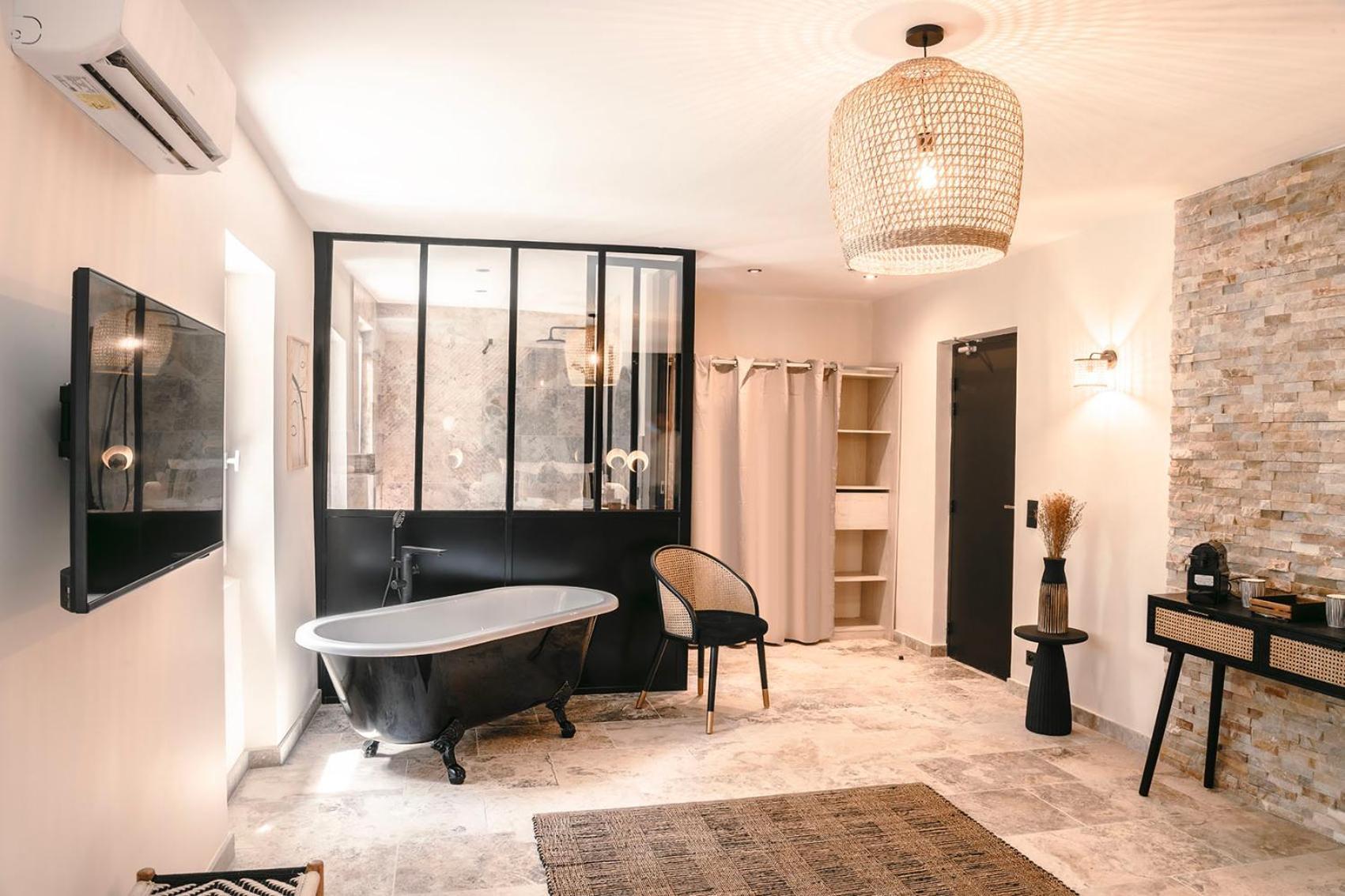 Les Suites De L'Etang Cucuron Extérieur photo
