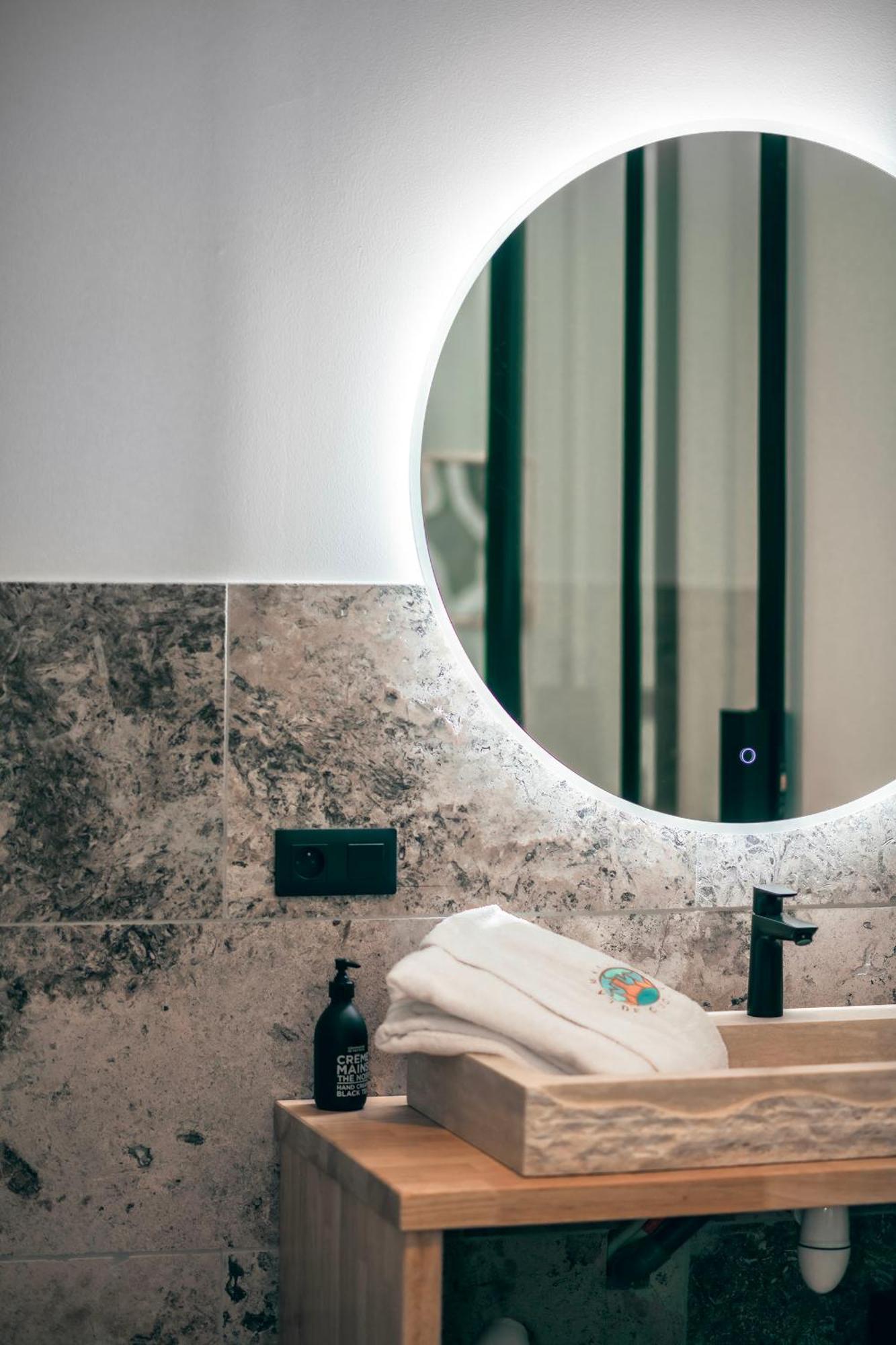 Les Suites De L'Etang Cucuron Extérieur photo
