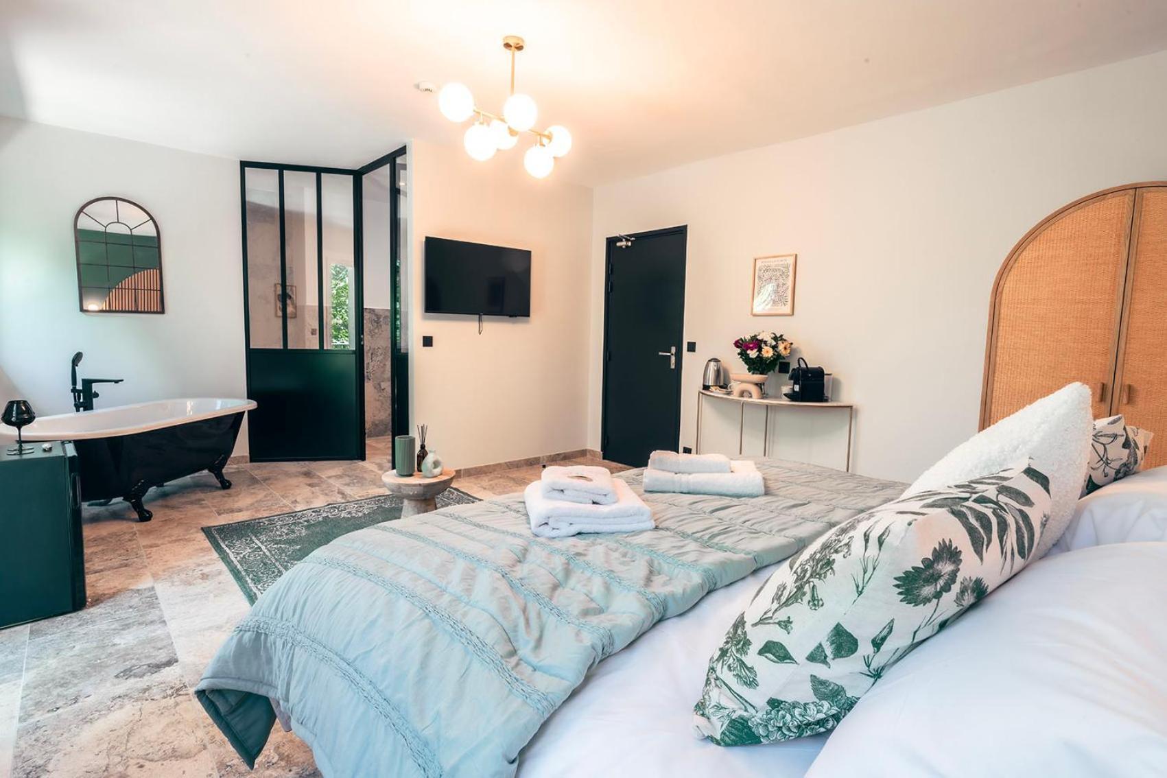 Les Suites De L'Etang Cucuron Extérieur photo
