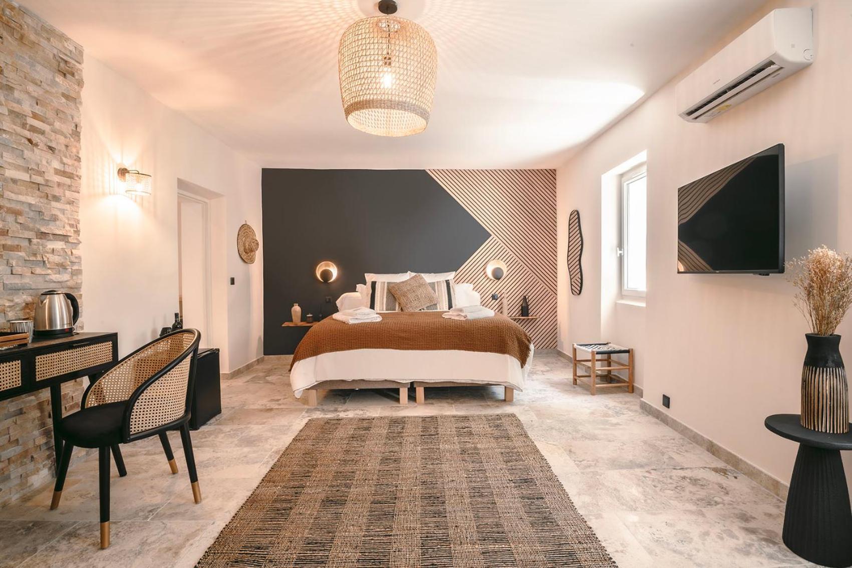 Les Suites De L'Etang Cucuron Extérieur photo